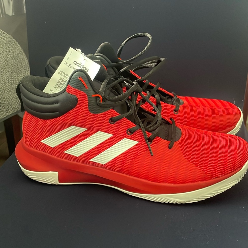 ADIDAS Pro Spark 2018 - Red/White - Men's Shoes - SIZE 11 BRAND NEW & DS